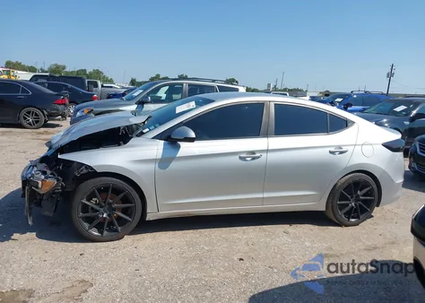 2017 Hyundai Elantra Se z USA, uszkodzony, nr VIN 5NPD84LF1HH042273